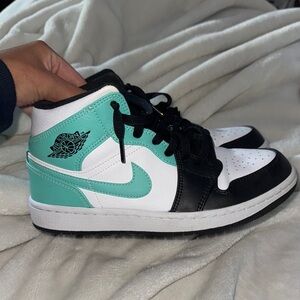 Jordan Black and Green Sneakers Classic High-Top Design